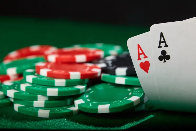 Kisah Poker situs Kasino: Dari Kemiskinan Menjadi Kekayaan